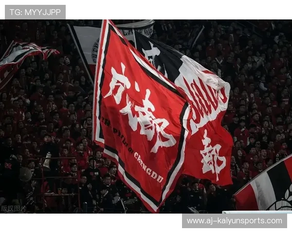 球员赛后与球迷合影互动拉近彼此距离